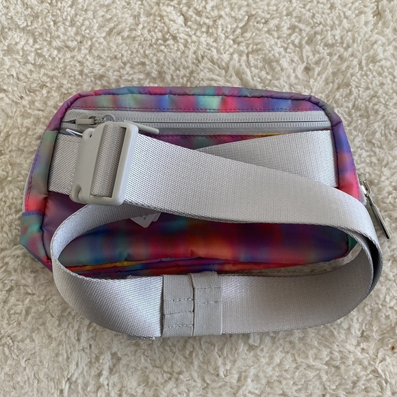 ❤️ Lululemon Everywhere Belt Bag in Prism Wash Print Multi/Vapor NWT - Picture 10 of 10
